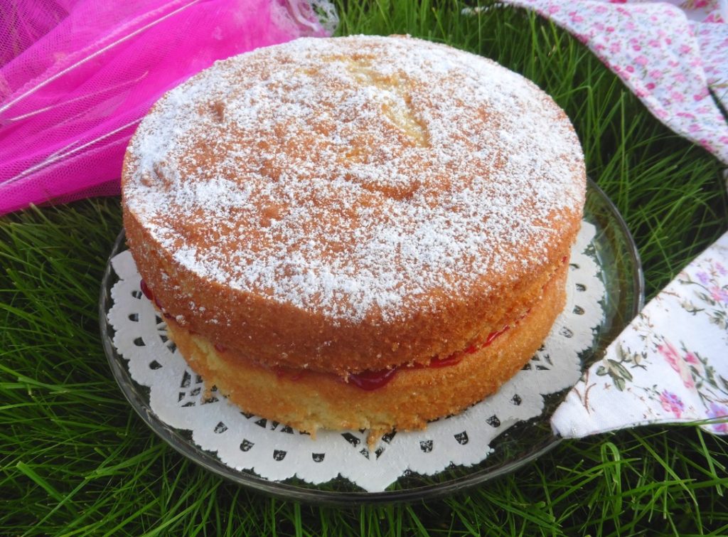 Miss Windsor presents: Mrs Simkins recipe for Victoria Sponge Cake!